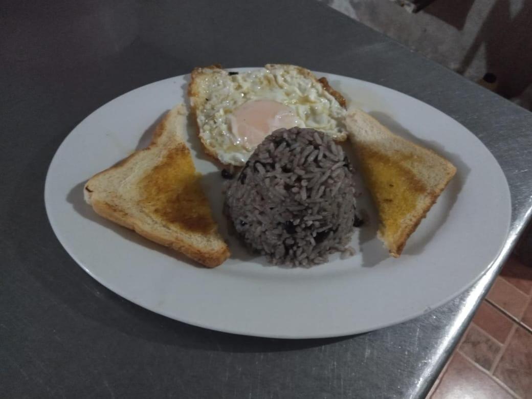 Posada Rio Celeste In Bed & Breakfast ภายนอก รูปภาพ